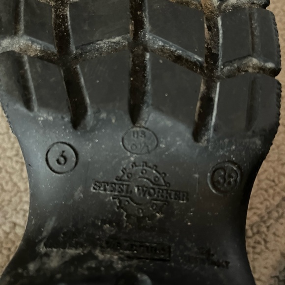 Size 6.5 CSA approved work boots - Picture 10 of 10